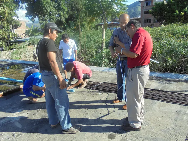 Instalando emisora de AIEAEP - Ivetsiquiniro antenate irario